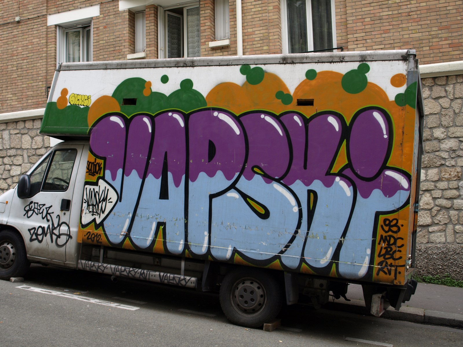 photo graffiti de vehicule